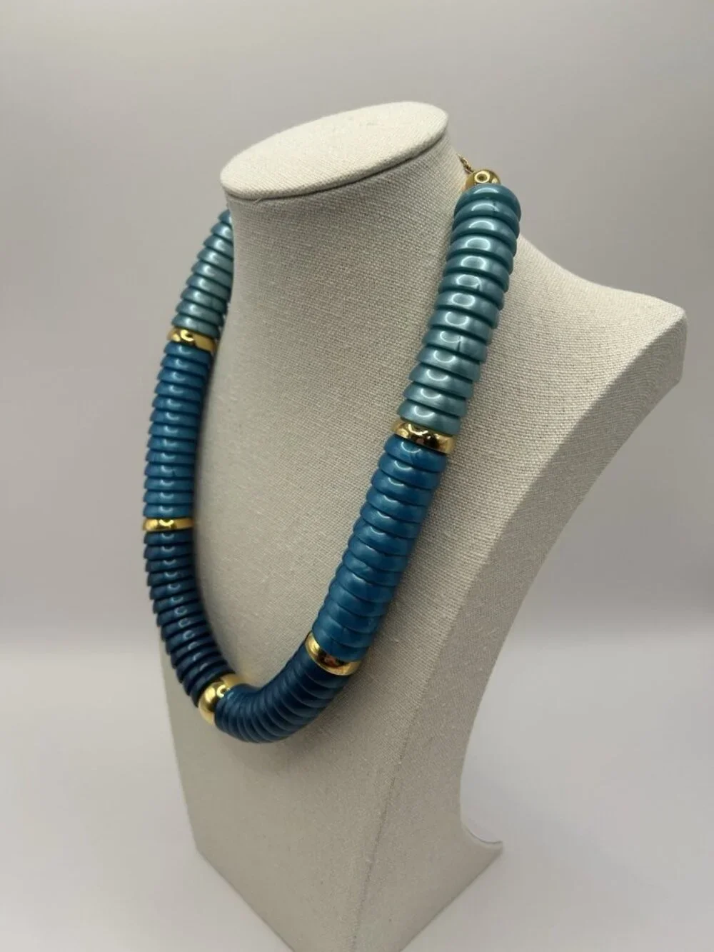 Vintage Avon Necklace Blue Vibrant Hues Choker Ombre Stacked Dome Acrylic